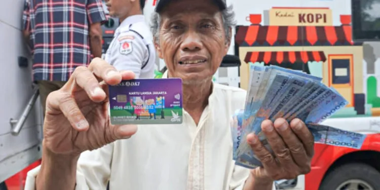 Terdaftar di DTKS? Ini Cara Cek NIK KTP Penerima Bansos 2025 Lewat HP