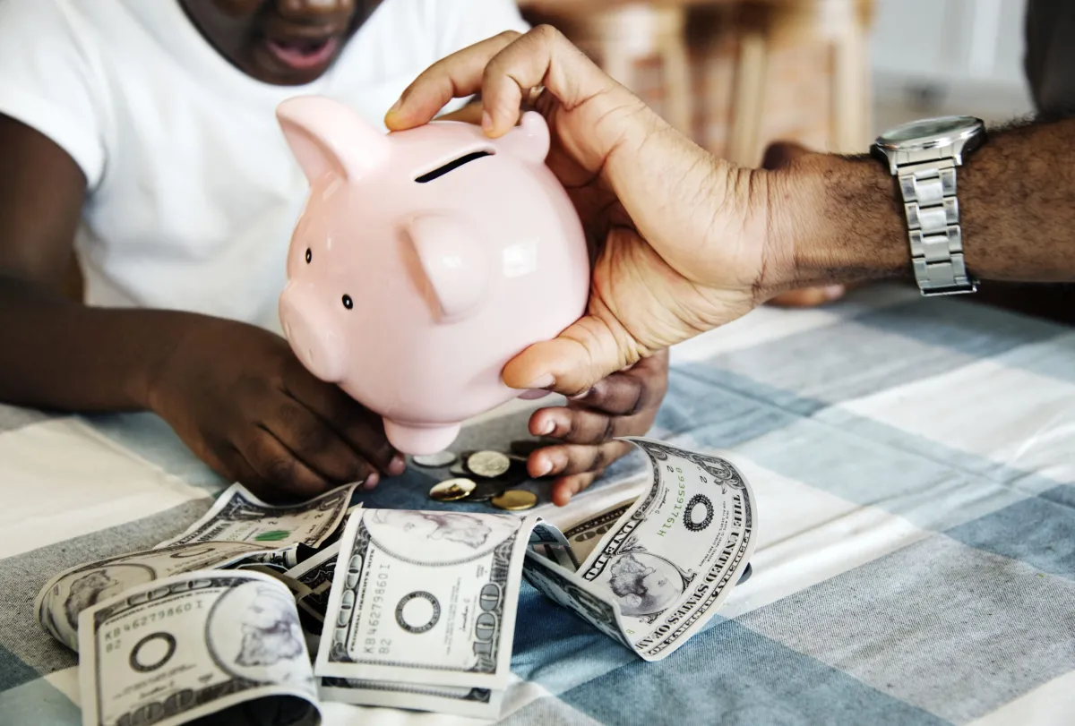 Jangan Asal Taruh! 7 Cara Menyimpan Uang Dolar dengan Aman Tanpa Brankas